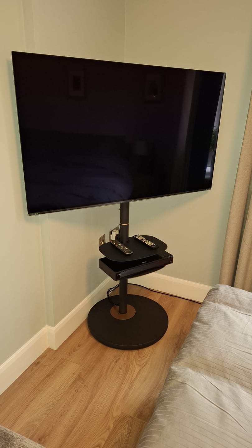 Customer photo review of Master V2 FT65 Floor TV Stand With Wheels