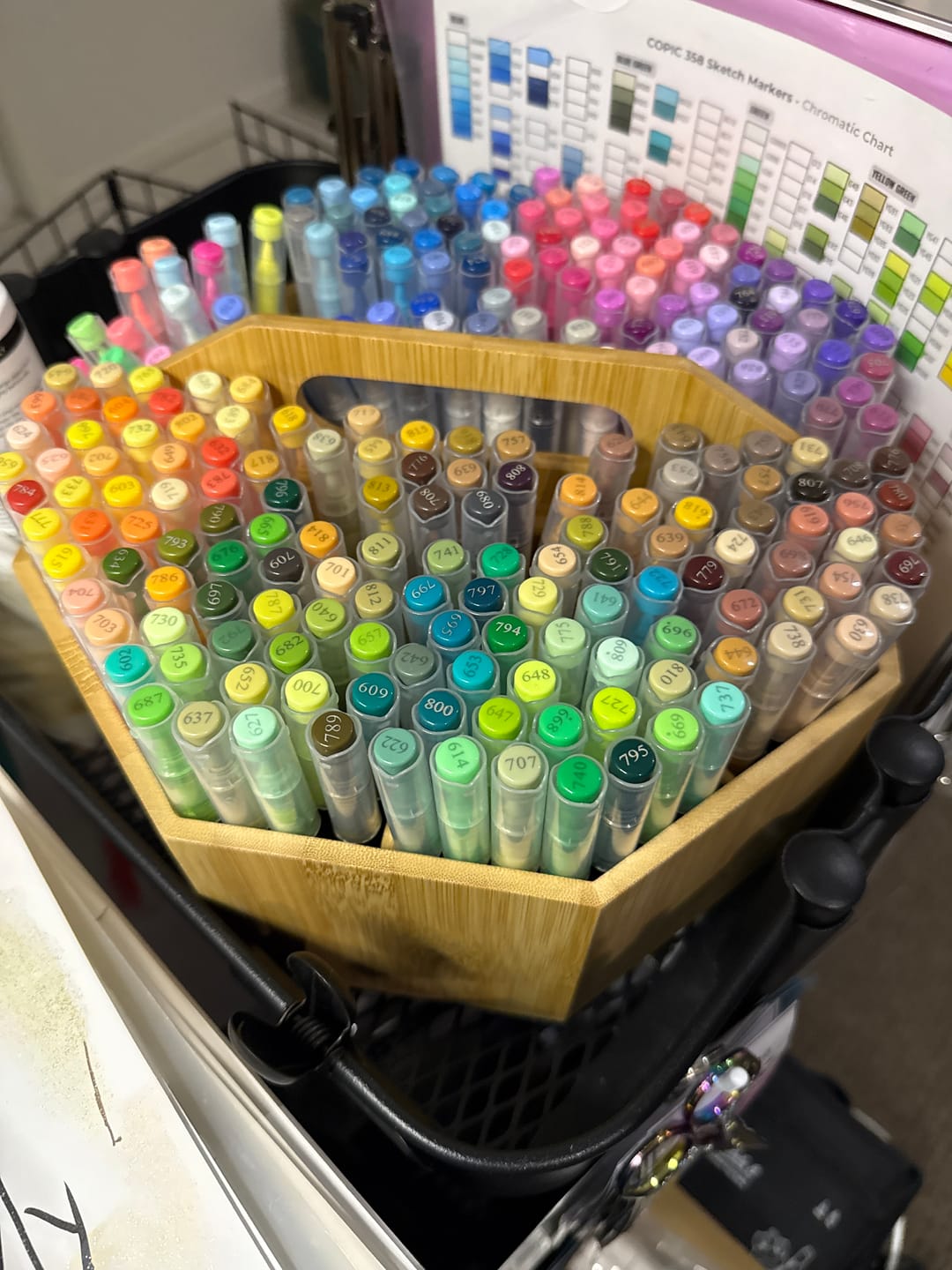 Customer photo review of Ohuhu 360° Bamboo Rotating Marker Organizer