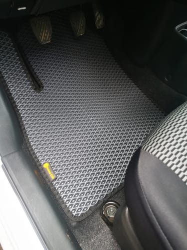 Customer photo review of Auto Fußmatten nach Maß - Komplettset