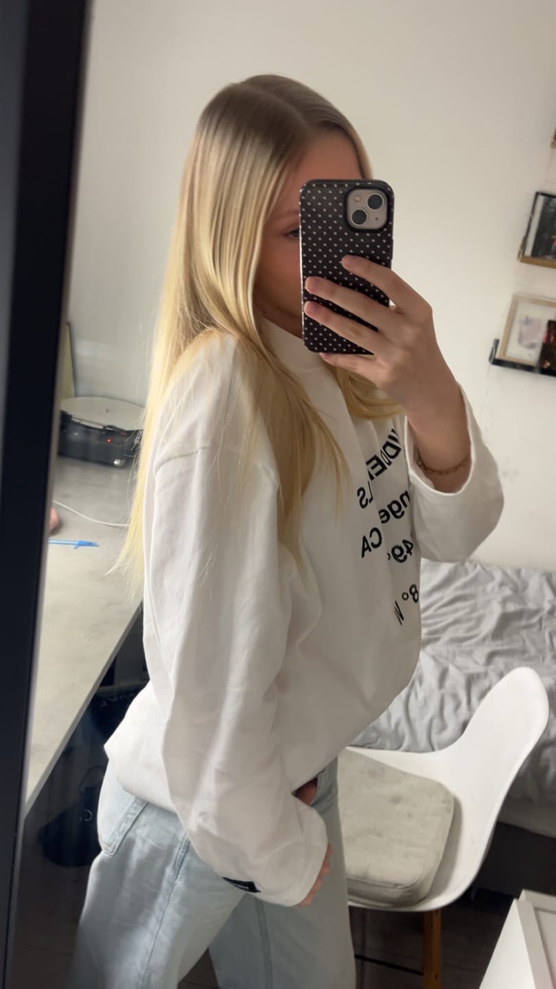Customer photo review of VINTAGE LOGO LONGSLEEVE T-SHIRT WHITE
