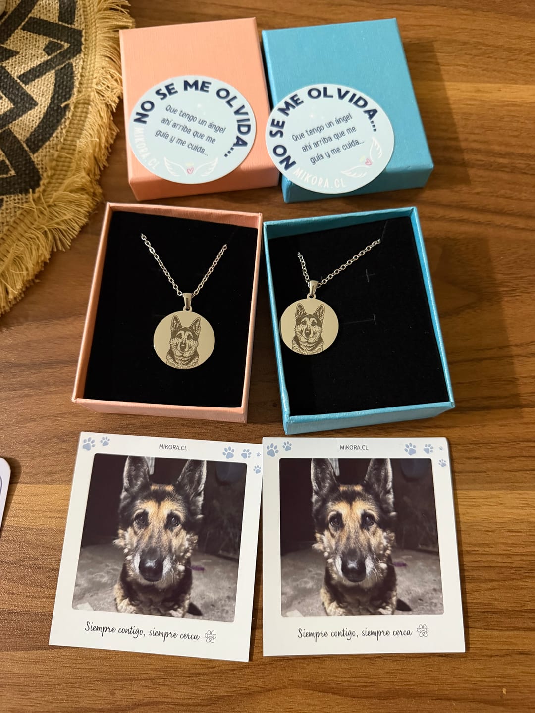 Customer photo review of Pack 2 Collares Grabados + 2 Fotos Impresas + 2 Cajitas de Joya Gratis 🌟  | Historia Compartida 🫂