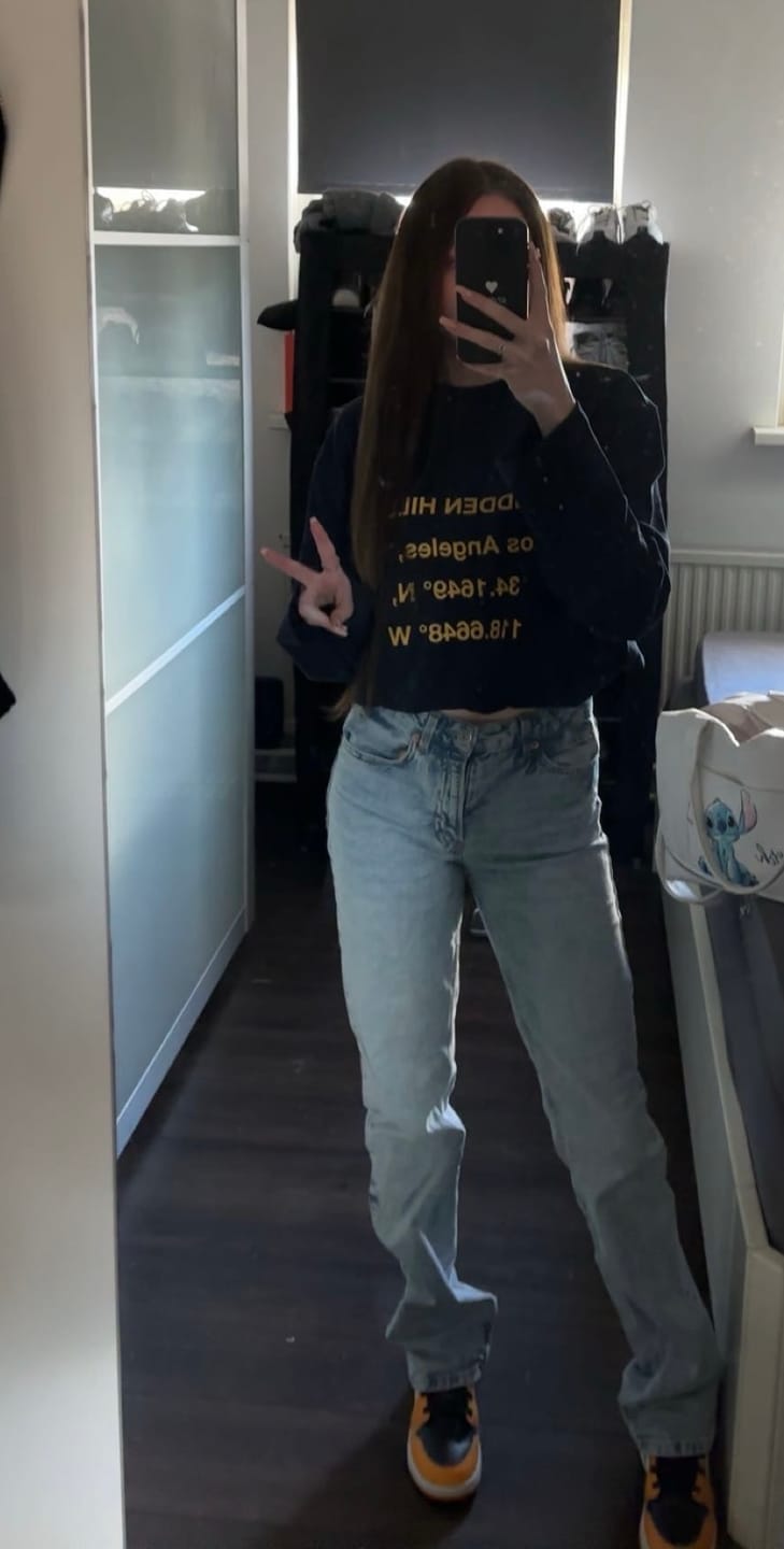 Customer photo review of VINTAGE LOGO LONGSLEEVE T-SHIRT AMBER/NAVY