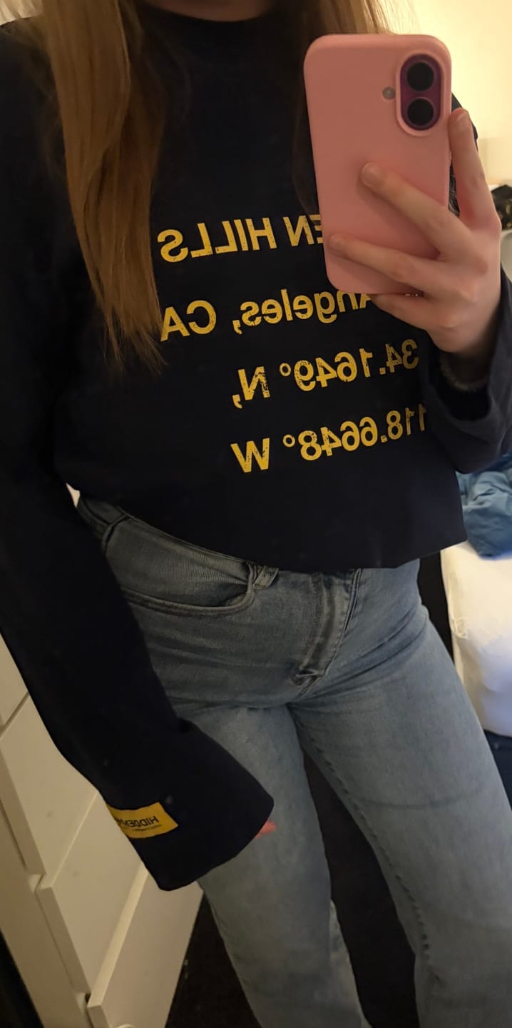 Customer photo review of VINTAGE LOGO LONGSLEEVE T-SHIRT AMBER/NAVY