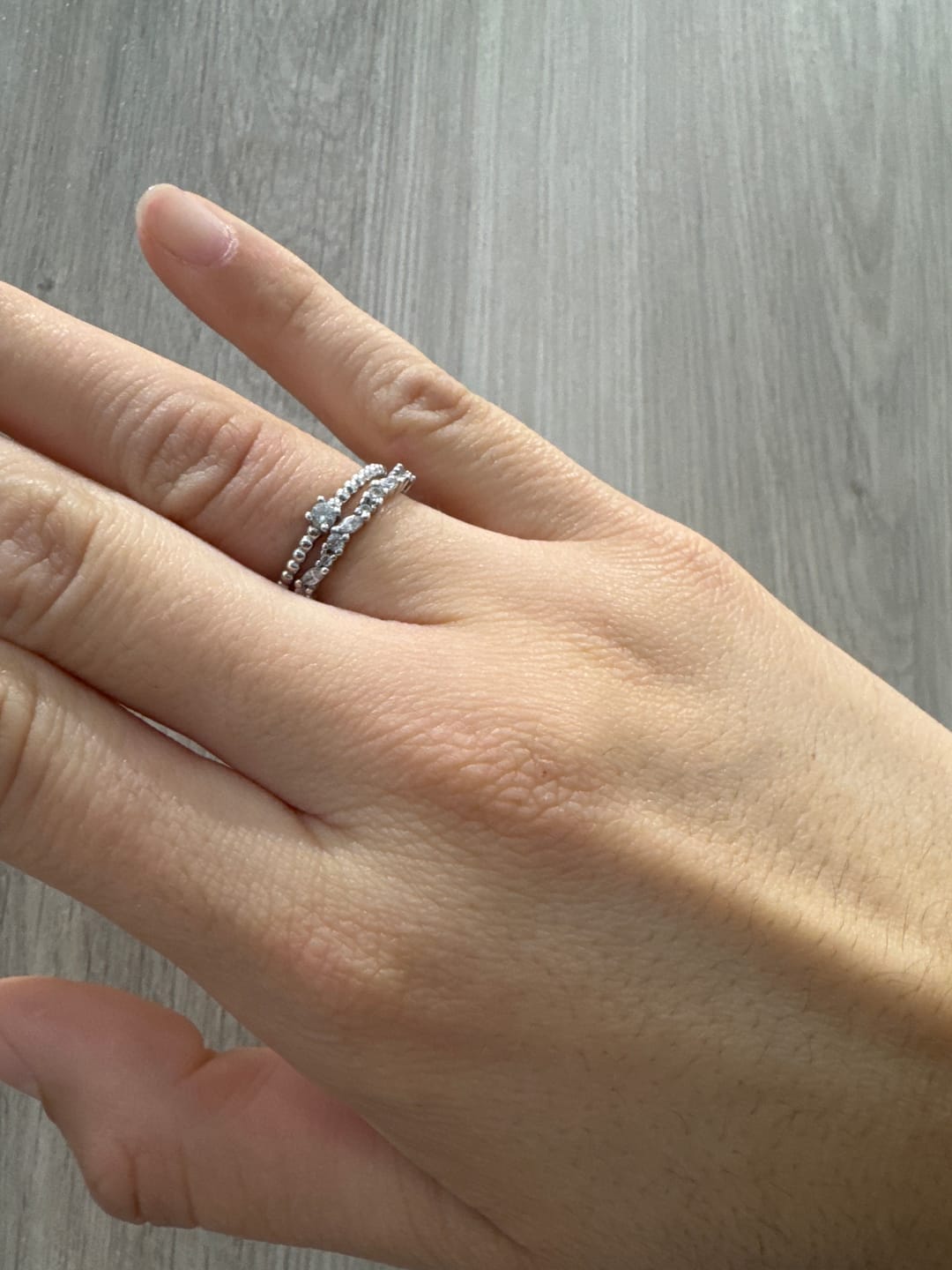 Customer photo review of Anillo Delgado Bolitas Con Zirconia