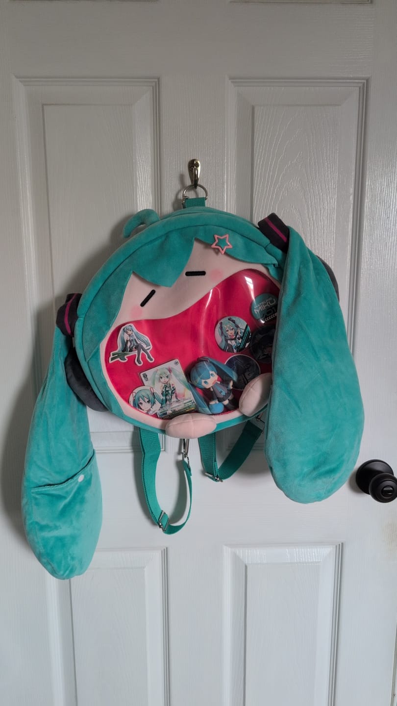 Customer photo review of Hatsune Miku Cat NyaNya Plush Ita Backpack