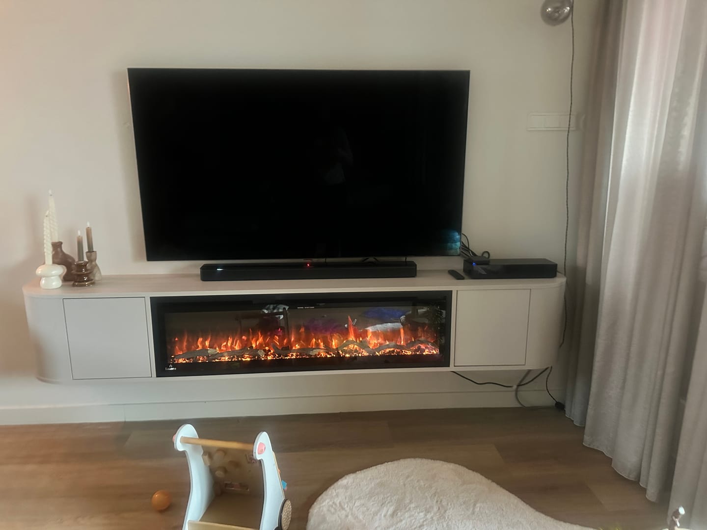 Customer photo review of Nova haardmeubel curved zwevend beige 240 cm