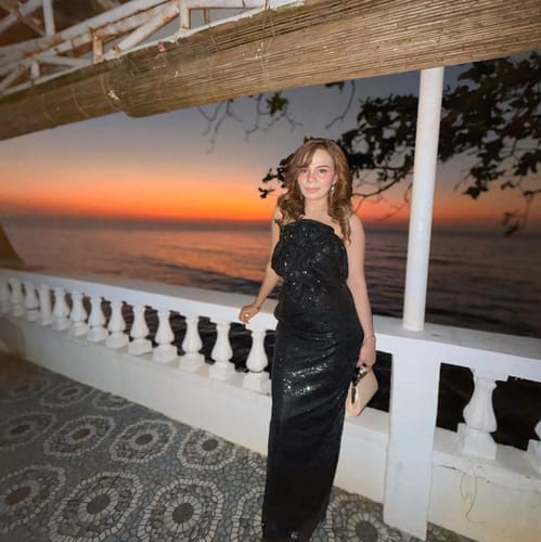 Customer photo review of 22" Hollywood Waves