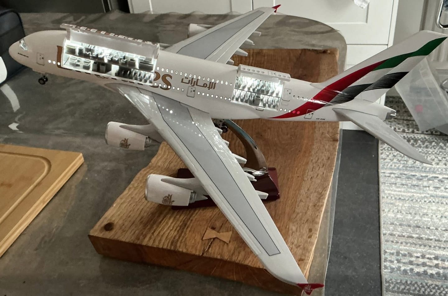 Customer photo review of Emirates Airbus A380 Model 1:160 – Premium Diecast Aircraft Display