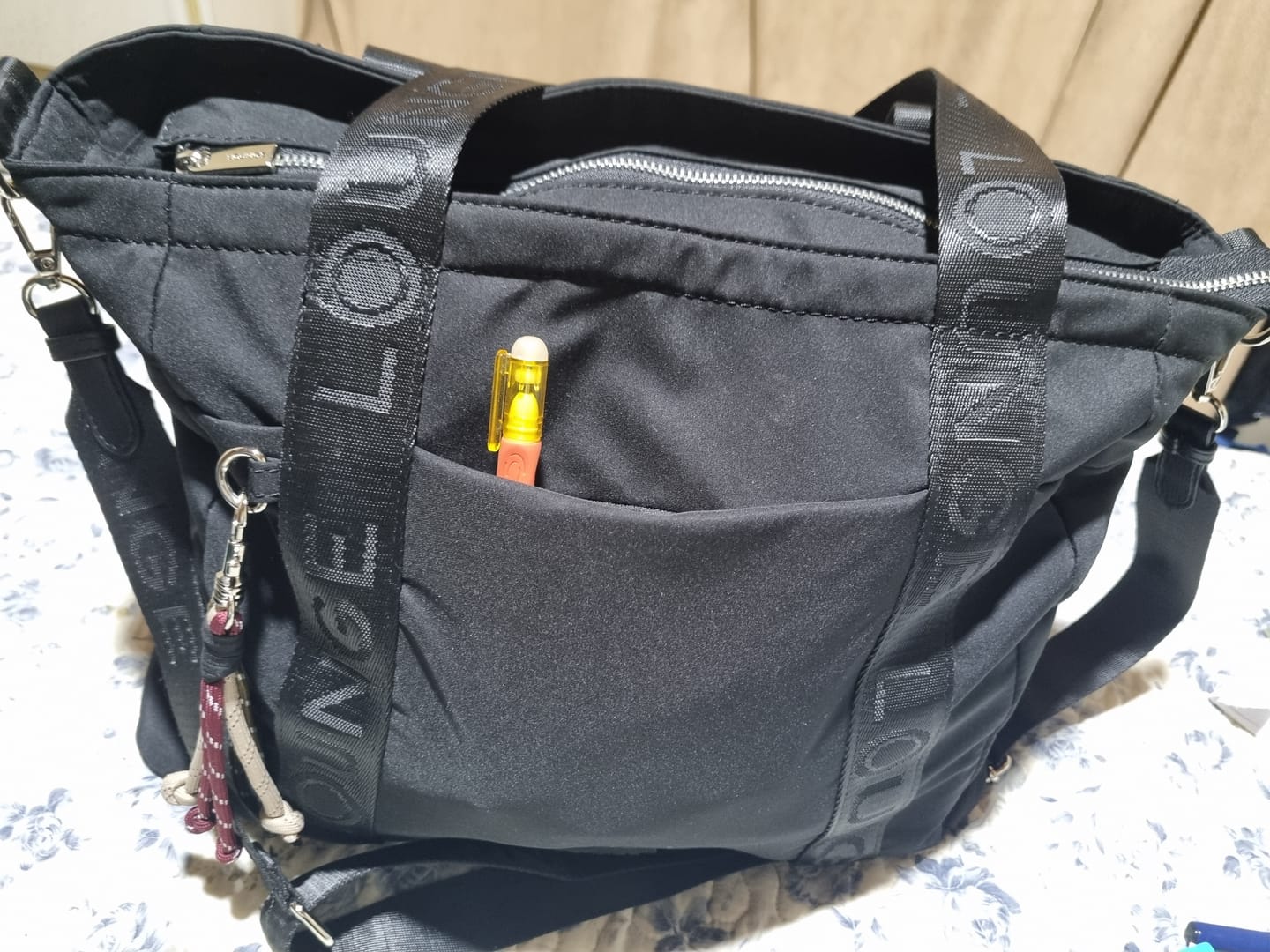 Customer photo review of Bolso Nylon Llavero Street