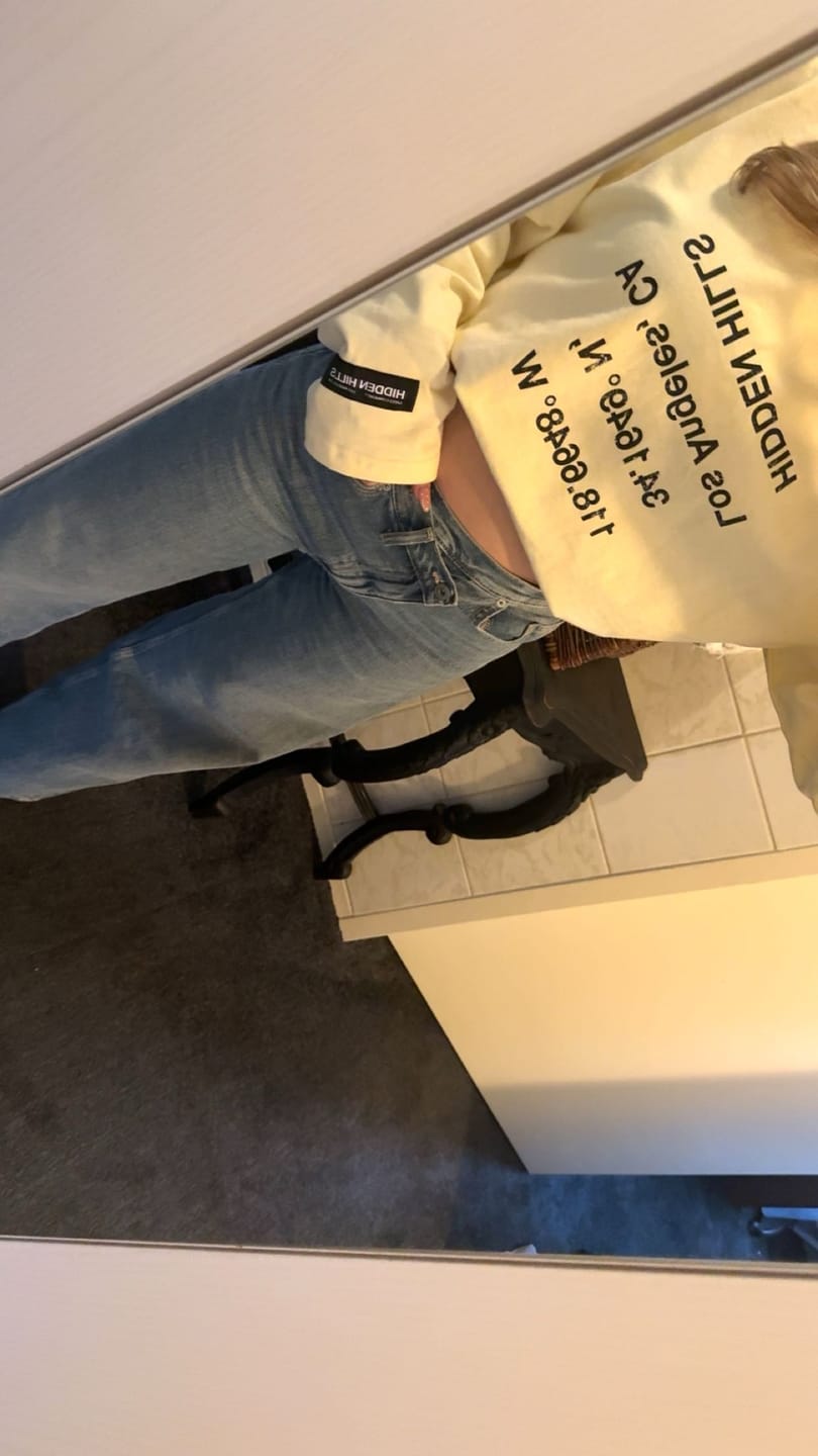 Customer photo review of VINTAGE LOGO LONGSLEEVE T-SHIRT BUTTER YELLOW