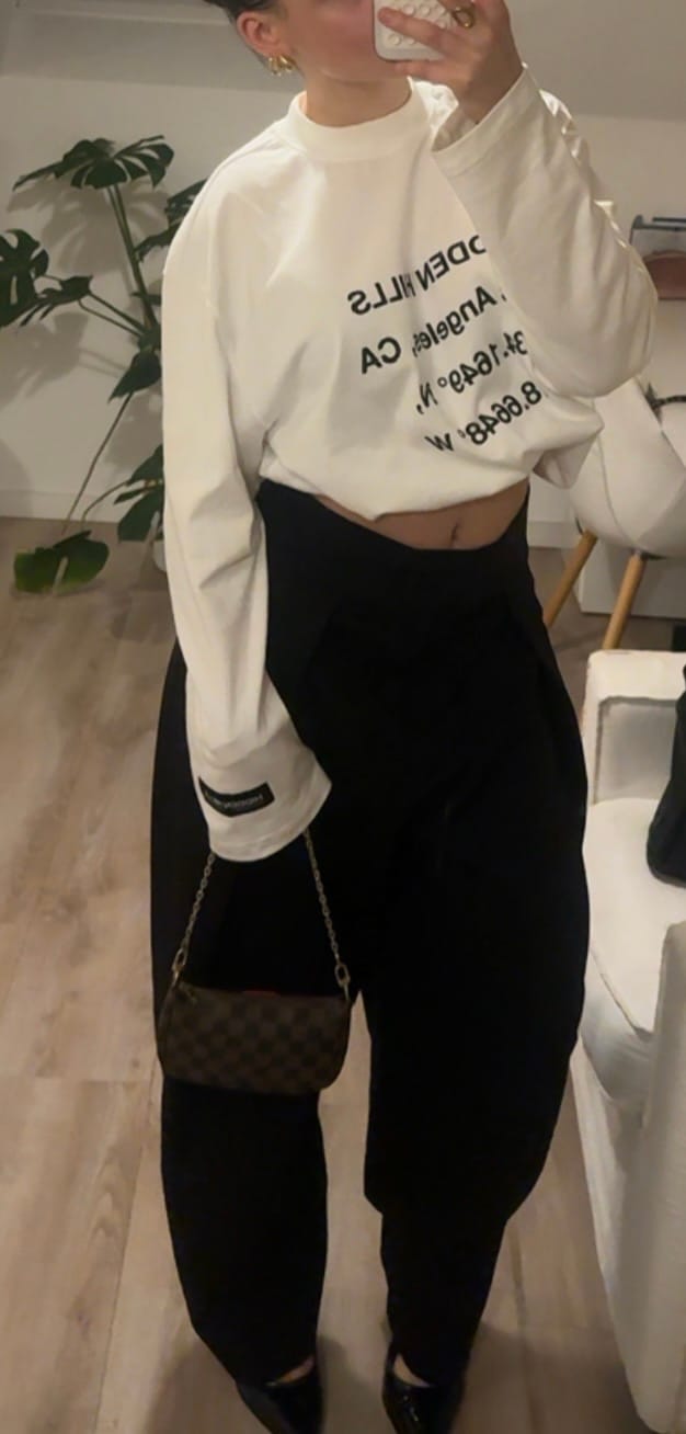 Customer photo review of VINTAGE LOGO LONGSLEEVE T-SHIRT WHITE