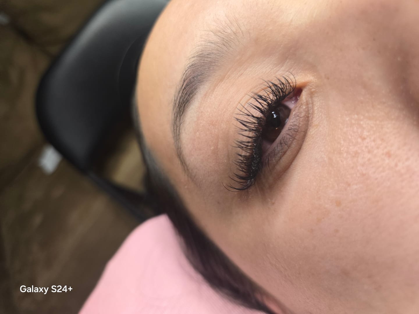 Customer photo review of 0.18 Flat Split Tip Cashmere Eyelash Extensions (16 lines)