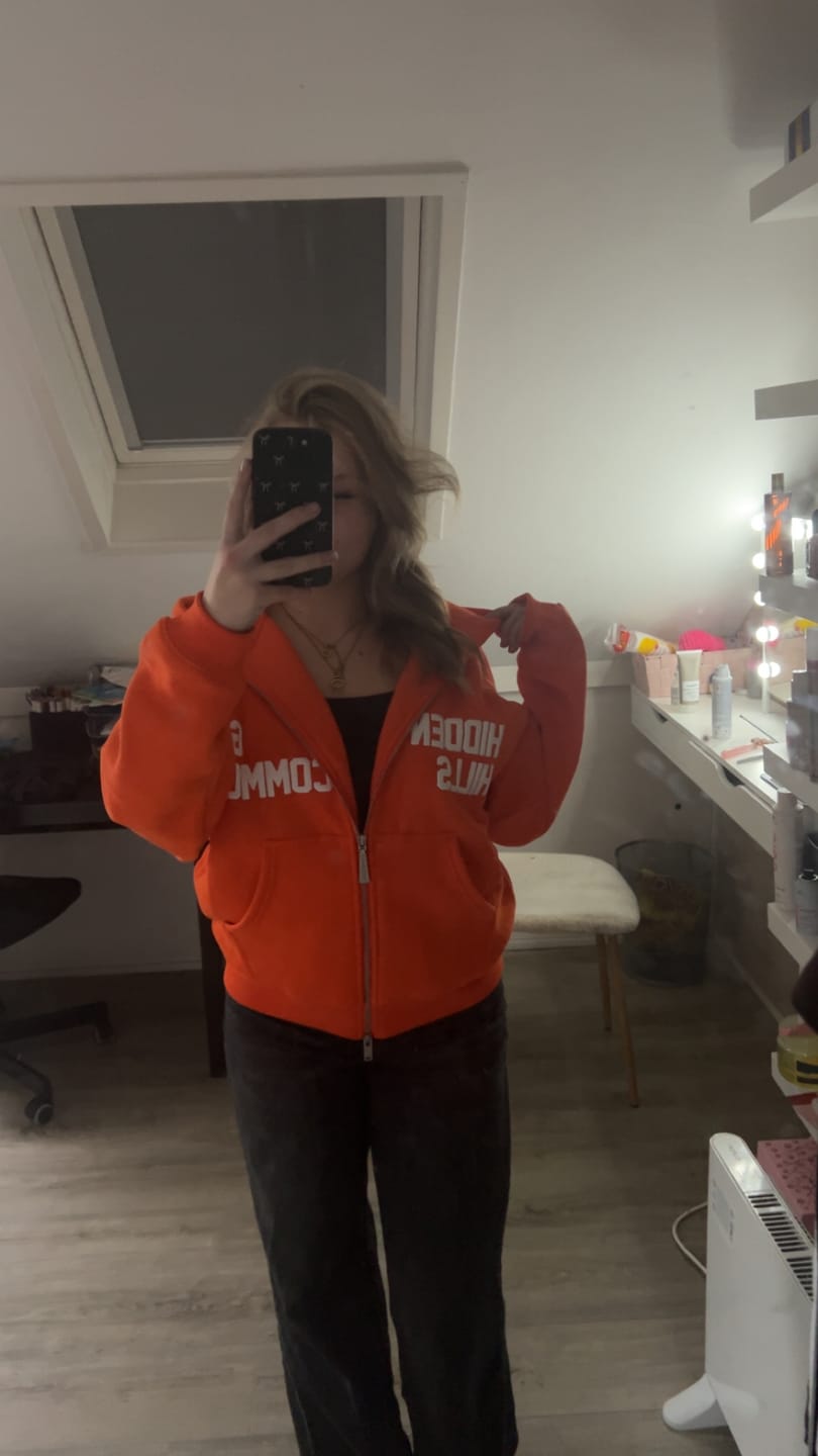 Customer photo review of GATED COMMUNITY ZIP HOODIE ORANGE
