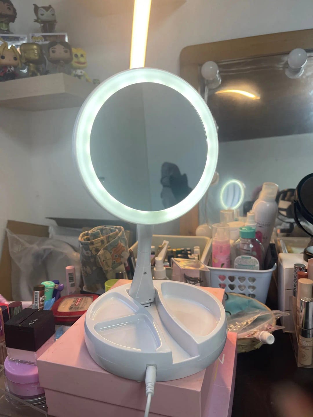 Customer photo review of Miroir de Maquillage Double Face 1X & 10X Lumineux Pliable Grossissant