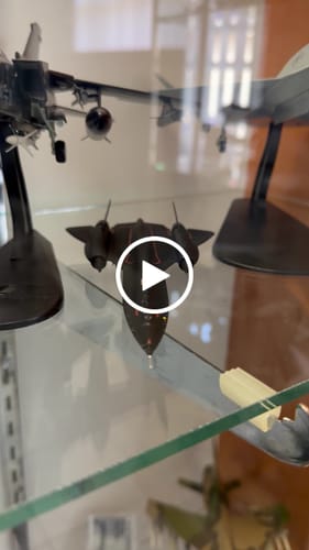 Customer video review of HERPA USAF SR-71A 1/200 DETACHMENT 4 DARTBOARD (**)
