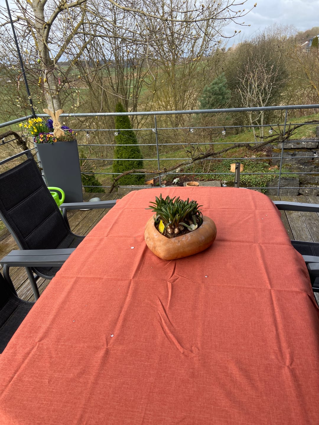 Customer photo review of Leinen Optik Tischdecke eckig orange