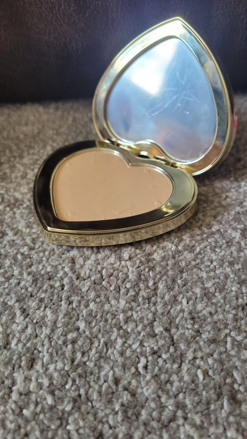 Customer photo review of P.Louise Under-Eye Brightening Powder