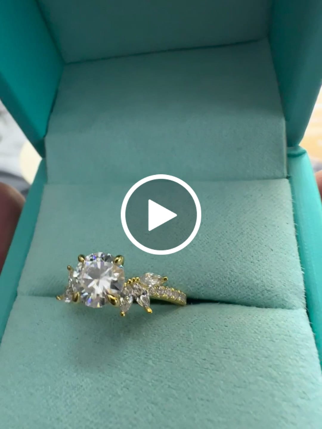 Customer video review of Customized Service