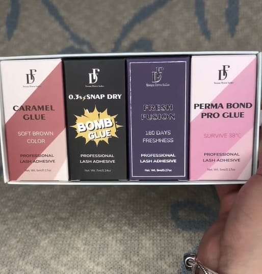Customer photo review of Bomb Glue 0.1-0.3s Fast Drying Extremely Strong Lash Adhesive