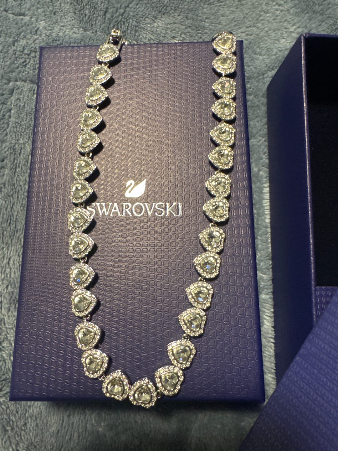 Customer photo review of COLLAR SWAROVSKI TENIS CORAZONES BLANCOS ARIANA GRANDE + KIT DE REGALO