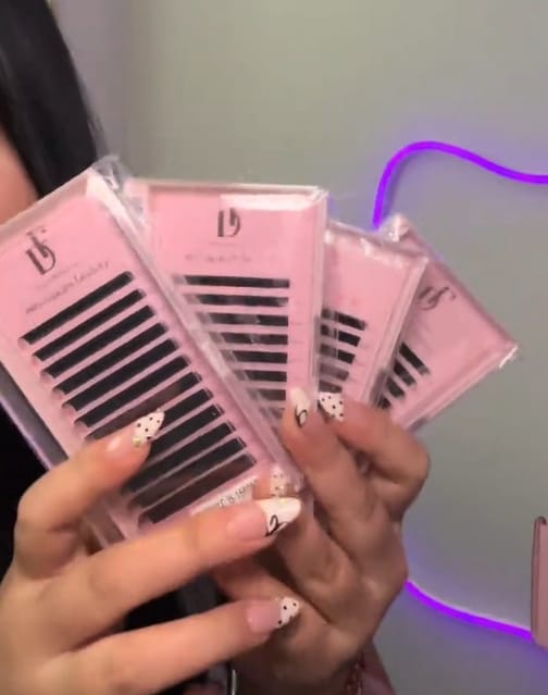 Customer photo review of Cashmere Volume Lashes 0.03/0.05/0.07