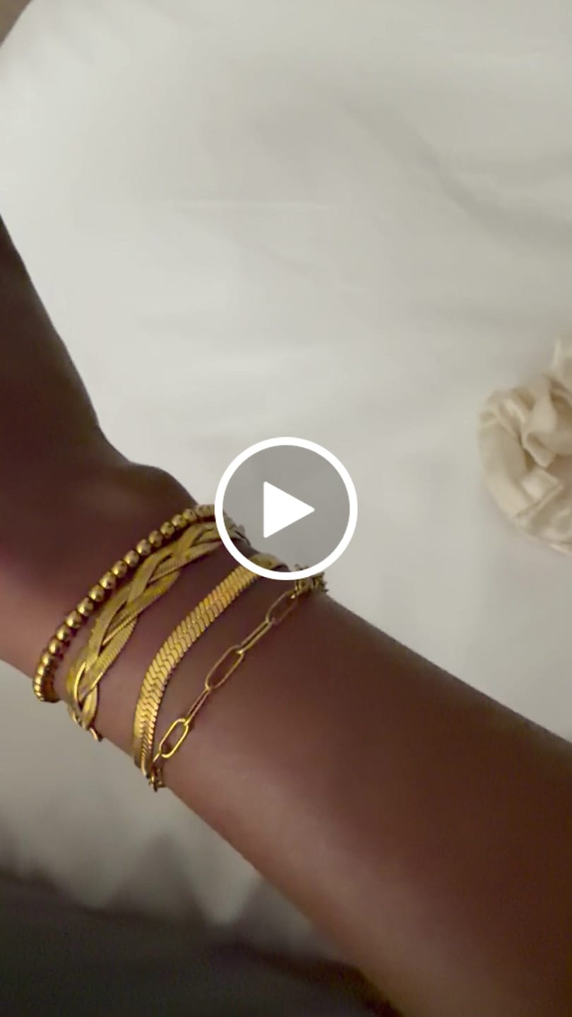 Customer video review of Maui Paperclip Bracelet (Bundle)