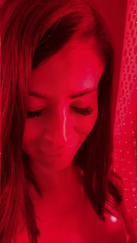 Customer photo review of INIA GLOW Wireless Red Light Therapy Mask