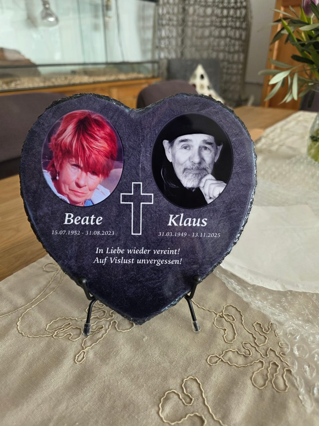 Customer photo review of Unsere Schutzengel - Personalisiertes Trauer Schieferherz für 2 Personen