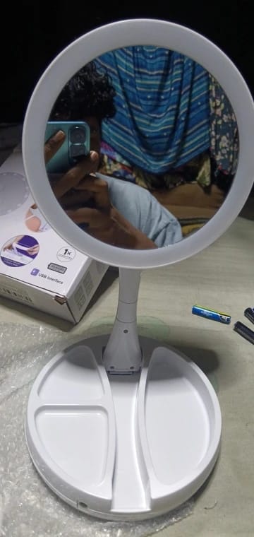 Customer photo review of Miroir de Maquillage Double Face 1X & 10X Lumineux Pliable Grossissant