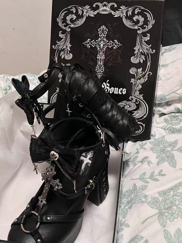 Customer photo review of Dark Gothic Subculture Niche Round-Toe High Heels