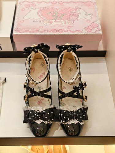 Customer photo review of Bow-tie pointed high heels