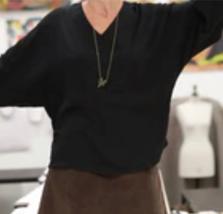 Customer photo review of Blouse  Mina – Sergé de viscose noir