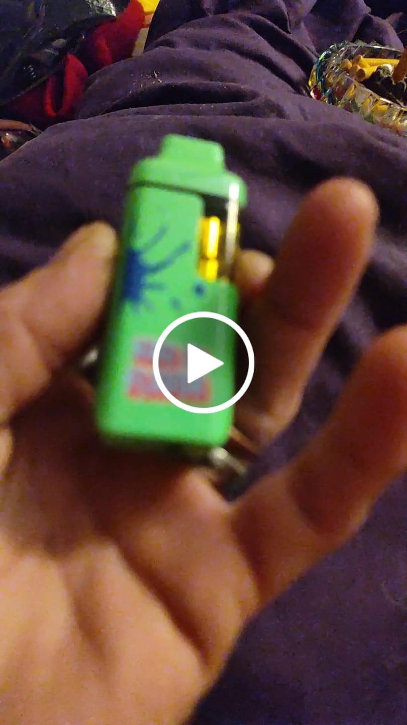 Customer video review of BLUE RASPBERRY 1.5ML VAPE