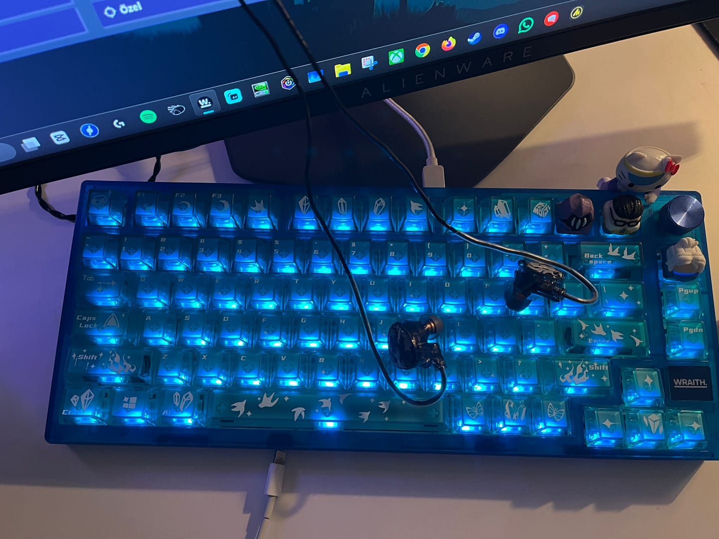 Customer photo review of KEYMOJI STUDIO Gem Series Tuş Takımı