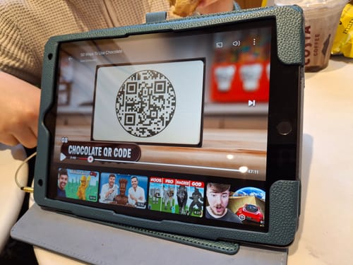 Customer photo review of Apple iPad 9th Gen (2021) 10.2-inch - Cellular