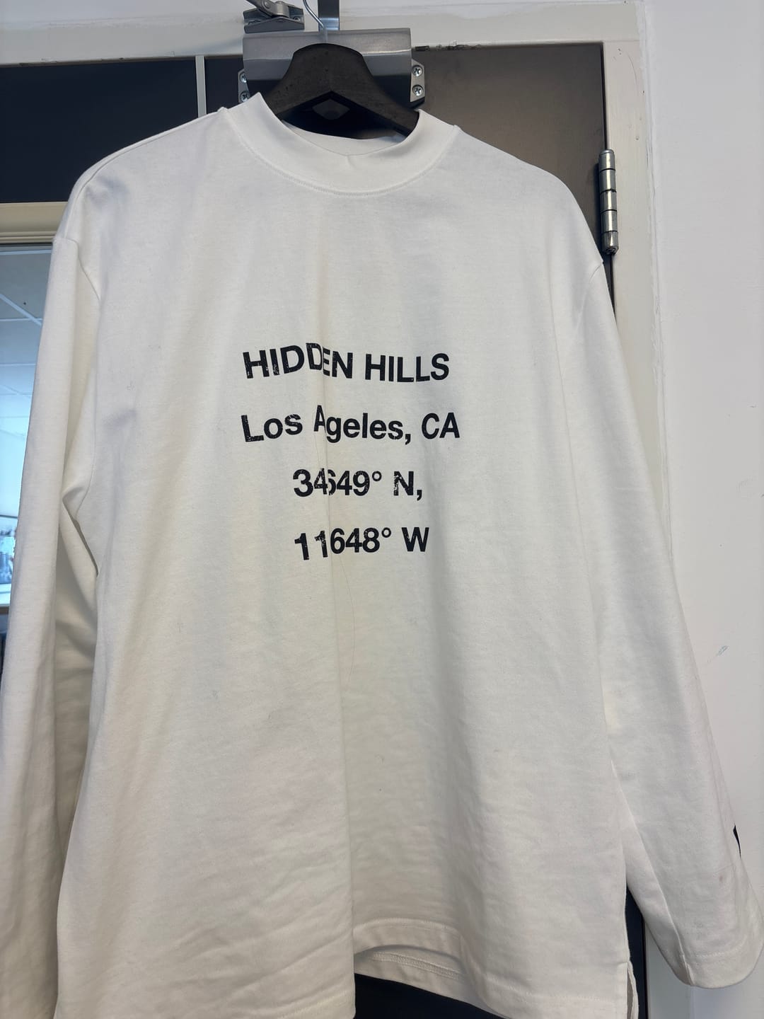Customer photo review of VINTAGE LOGO LONGSLEEVE T-SHIRT WHITE