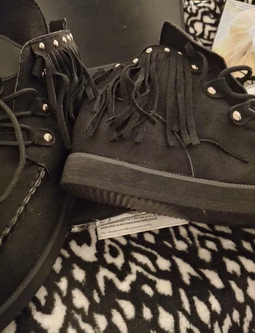 Customer photo review of Last Day 50% OFF-Women's Chelsea Ankle Boots