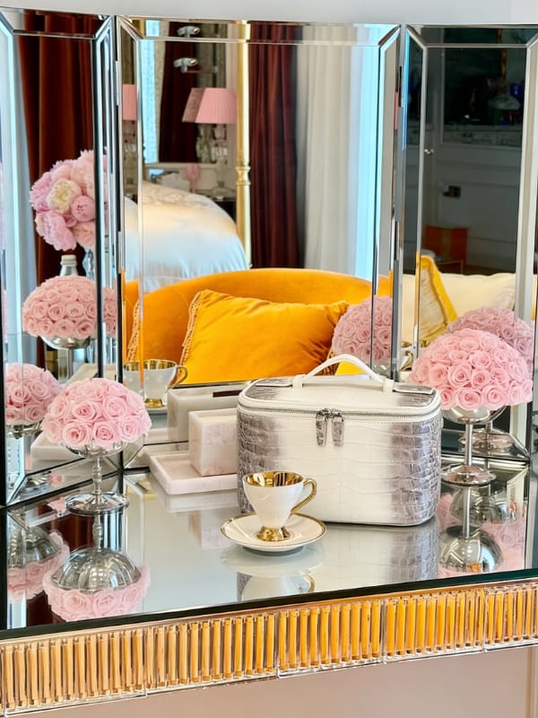 Customer photo review of Croc Vanity Case Himalayan