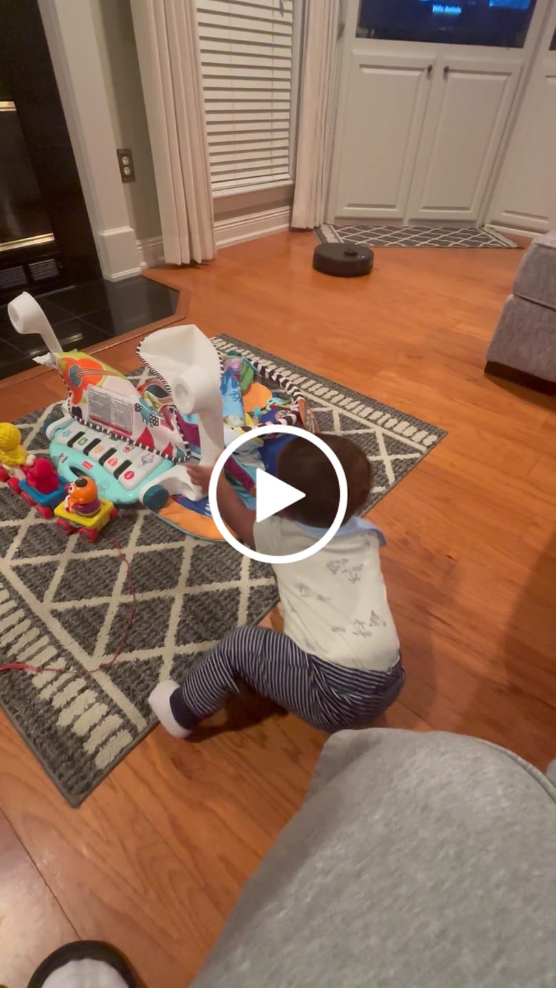 Customer video review of Robot Vacuum V8 Pro – Fully Automatic Cleaning with Mopping Function, Intelligent Navigation & App Control