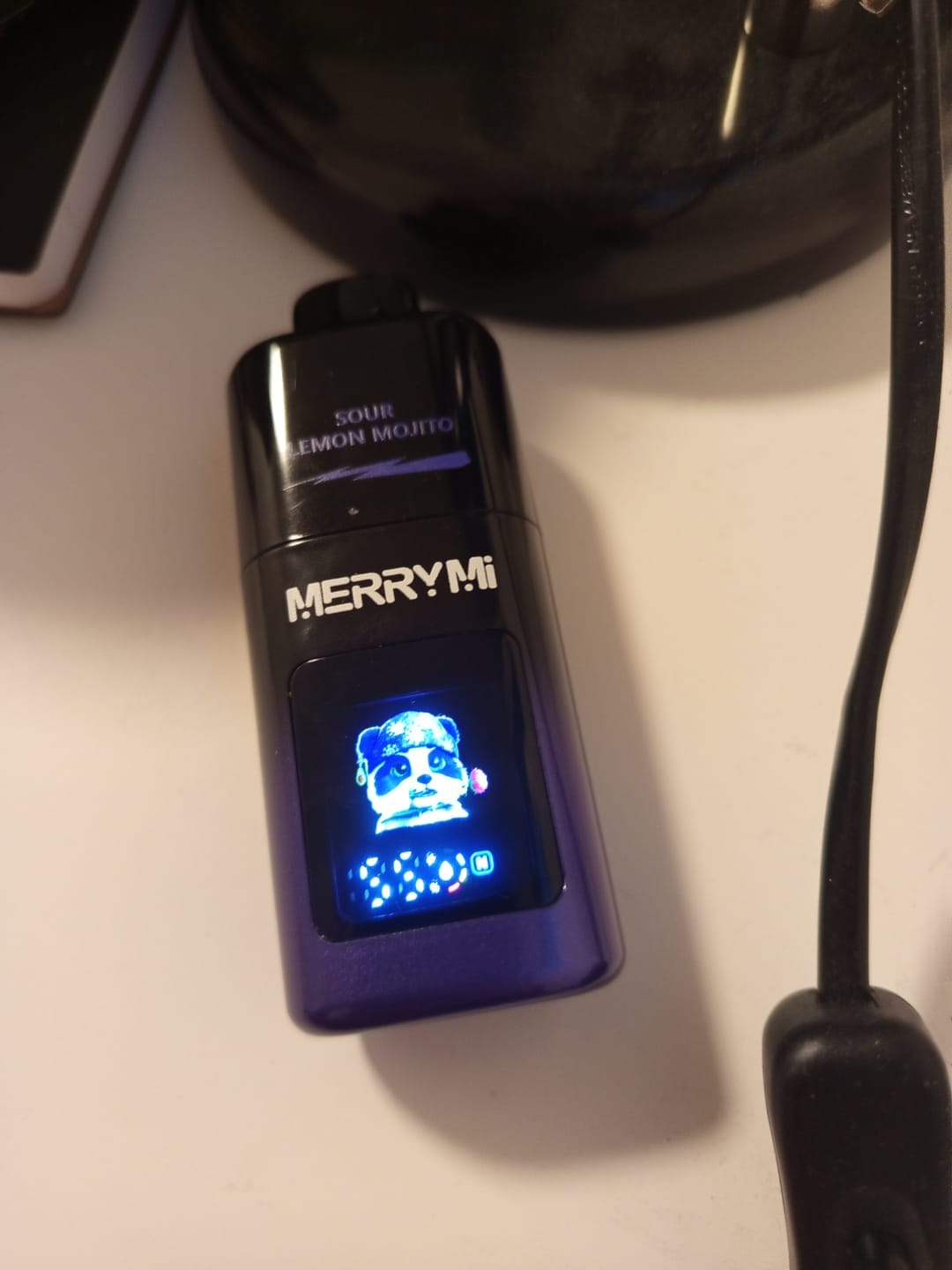 Customer photo review of MerryMi Mecha Pro 35K - Vaper Desechable - Cigarrillo Electrónico - 5% - 35000 Caladas