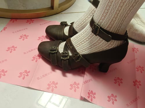 Customer photo review of Elegant wine glass and Lolita square-toe high heels