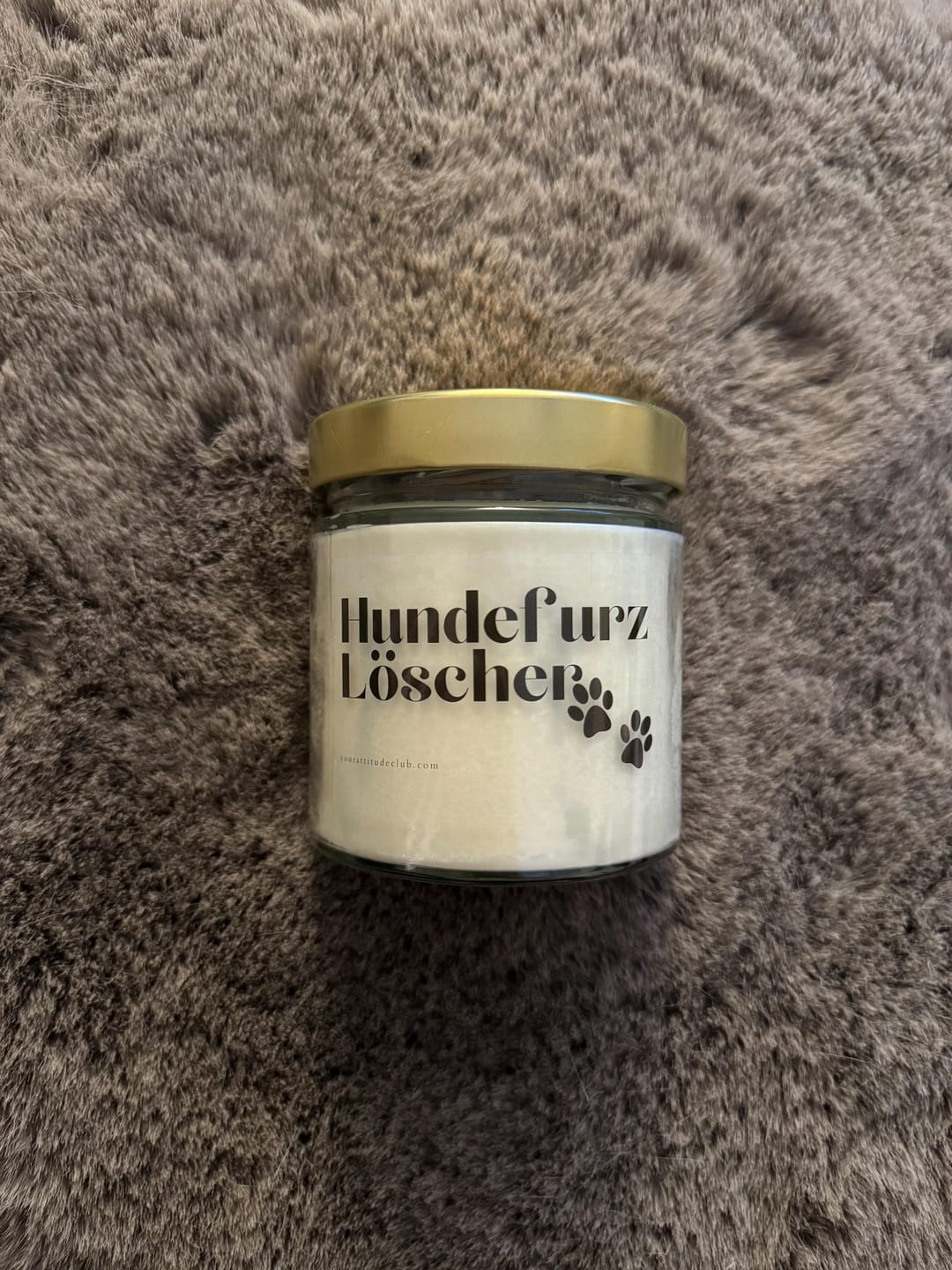 Customer photo review of Hundefurz Löscher Kerze – lustige Candle für Hundebesitzer, witziges Geschenk, Sojawachs Duftkerze, Fun Candle, Geschenkidee Tierfreunde Your Attitude Club