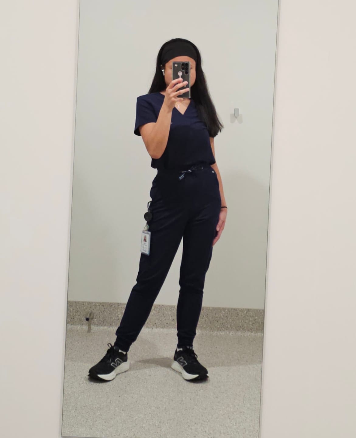 Customer photo review of LUCY Jogger Scrub Pants - Navy | SLTECH™