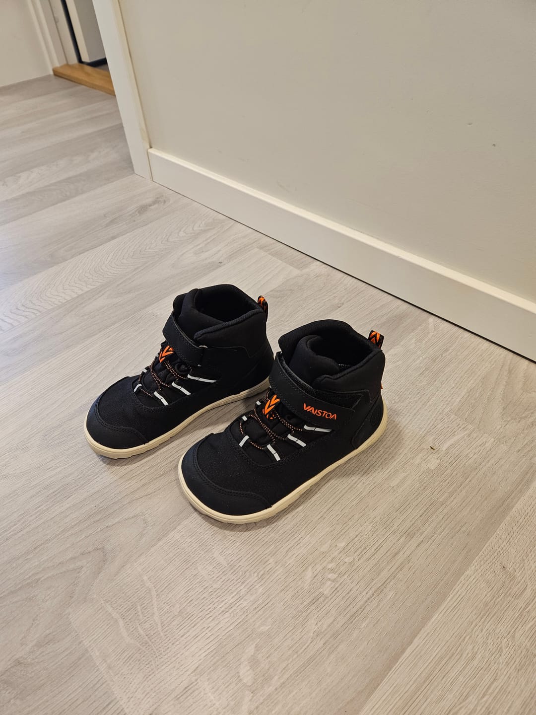 Customer photo review of Vaistoa Kaste Kids | Waterproof Barefoot Sneakers