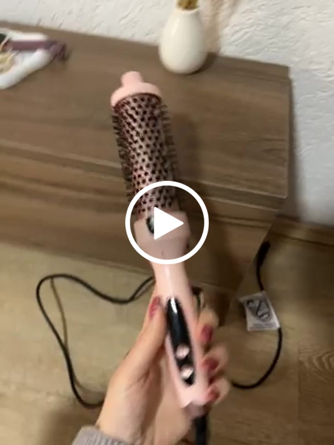 Customer video review of Wavytalk Blowout Boost Ionic Termal Brush