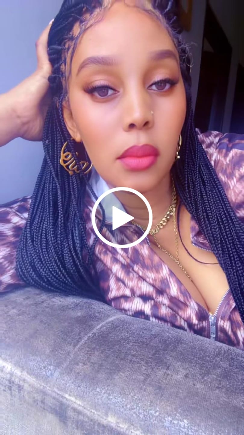 Customer video review of Gold Era Logo Hoops