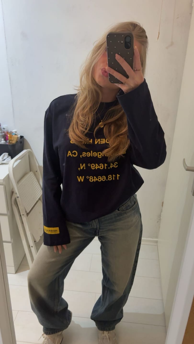 Customer photo review of VINTAGE LOGO LONGSLEEVE T-SHIRT AMBER/NAVY