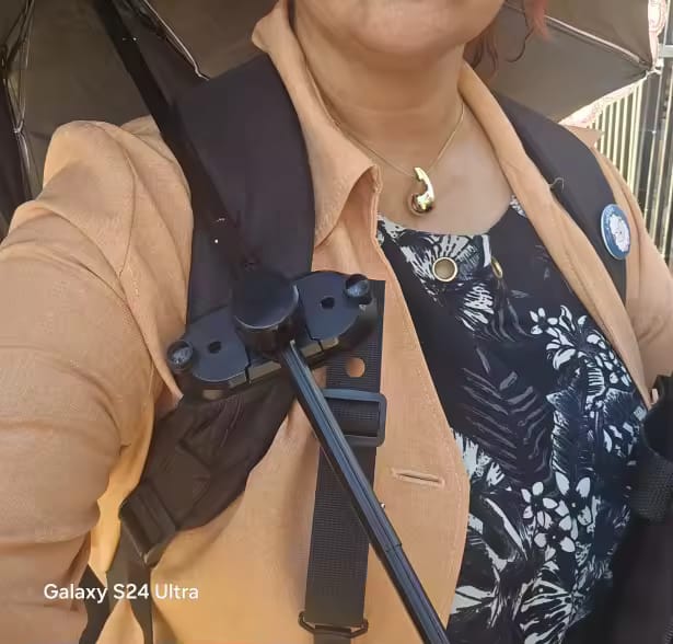 Customer photo review of Freihändiger Rucksack-Regenschirmhalter Clip