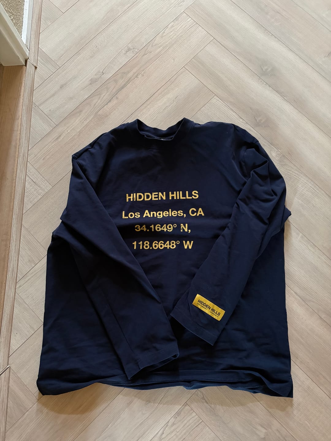 Customer photo review of VINTAGE LOGO LONGSLEEVE T-SHIRT AMBER/NAVY