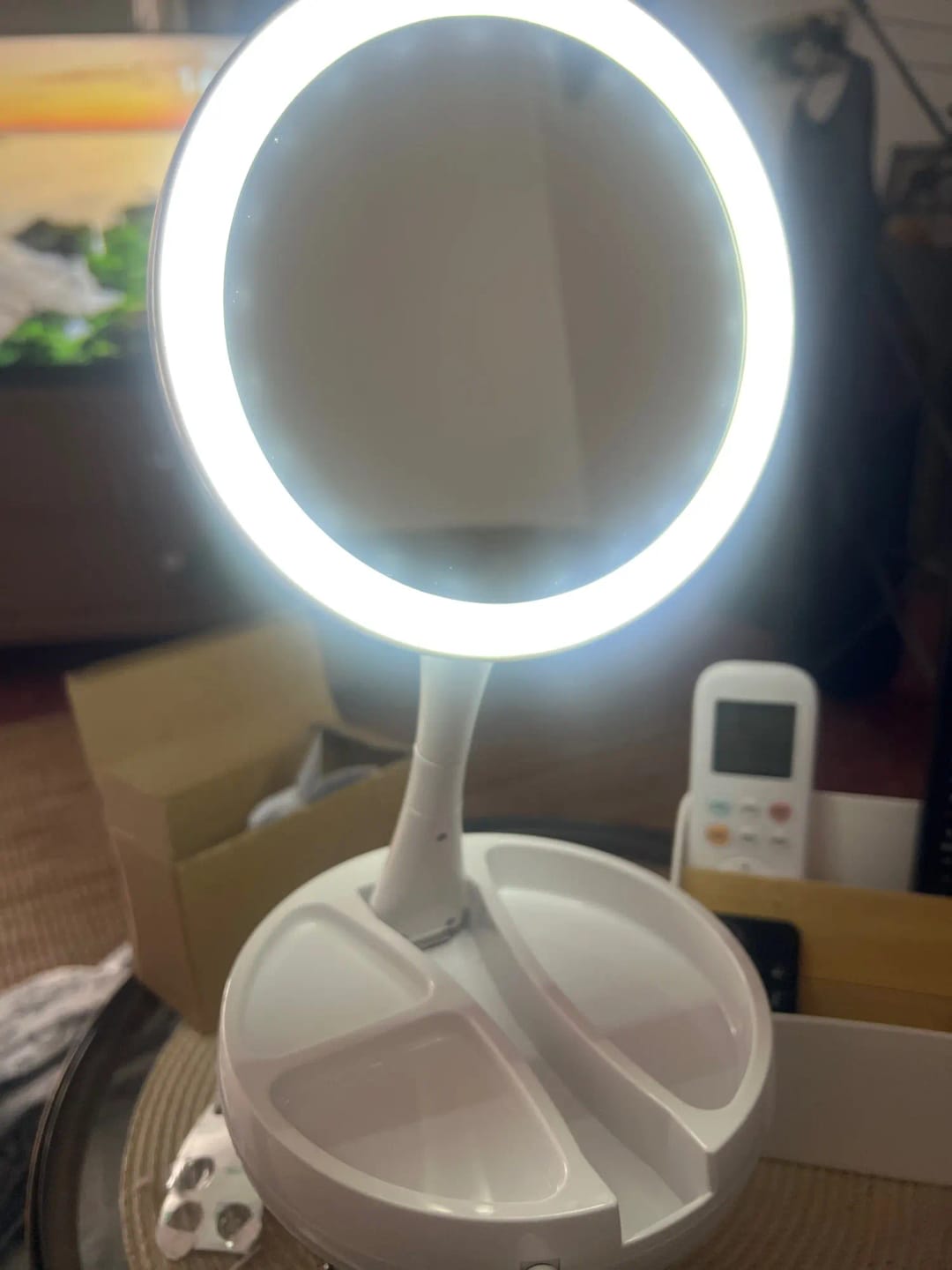 Customer photo review of Miroir de Maquillage Double Face 1X & 10X Lumineux Pliable Grossissant